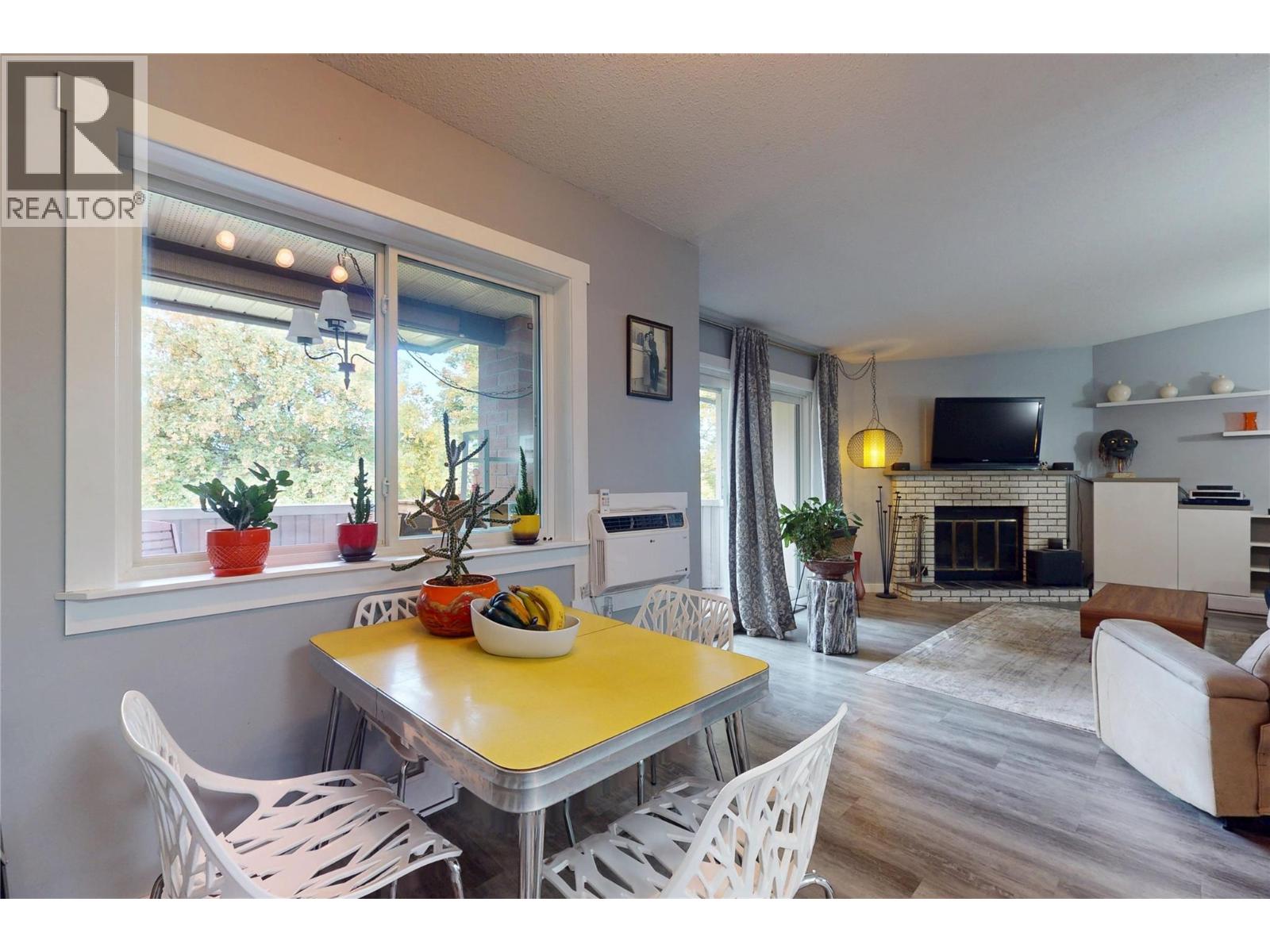 211 240 McIntosh Road, Kelowna