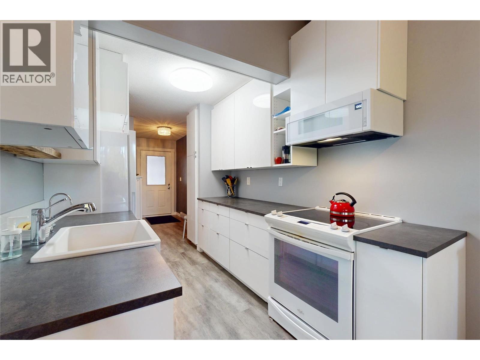 211 240 McIntosh Road, Kelowna