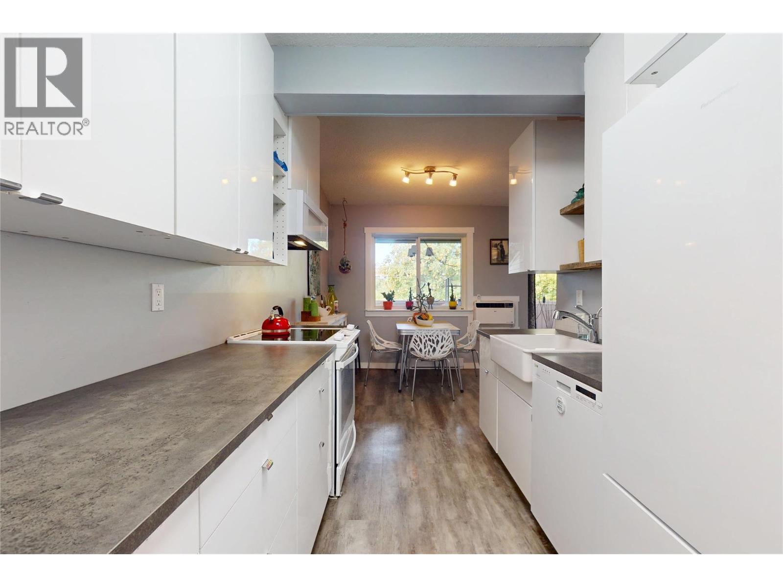 211 240 McIntosh Road, Kelowna