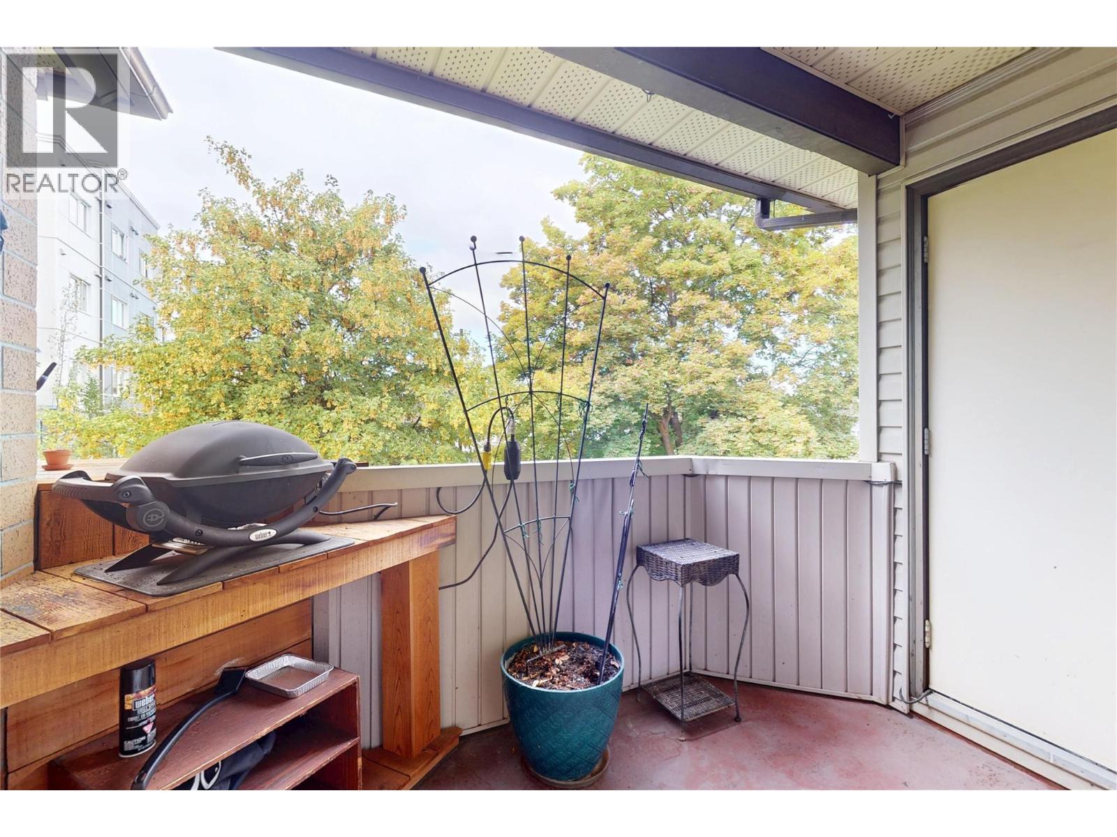 211 240 McIntosh Road, Kelowna