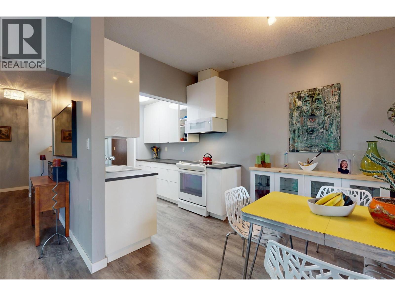 211 240 McIntosh Road, Kelowna