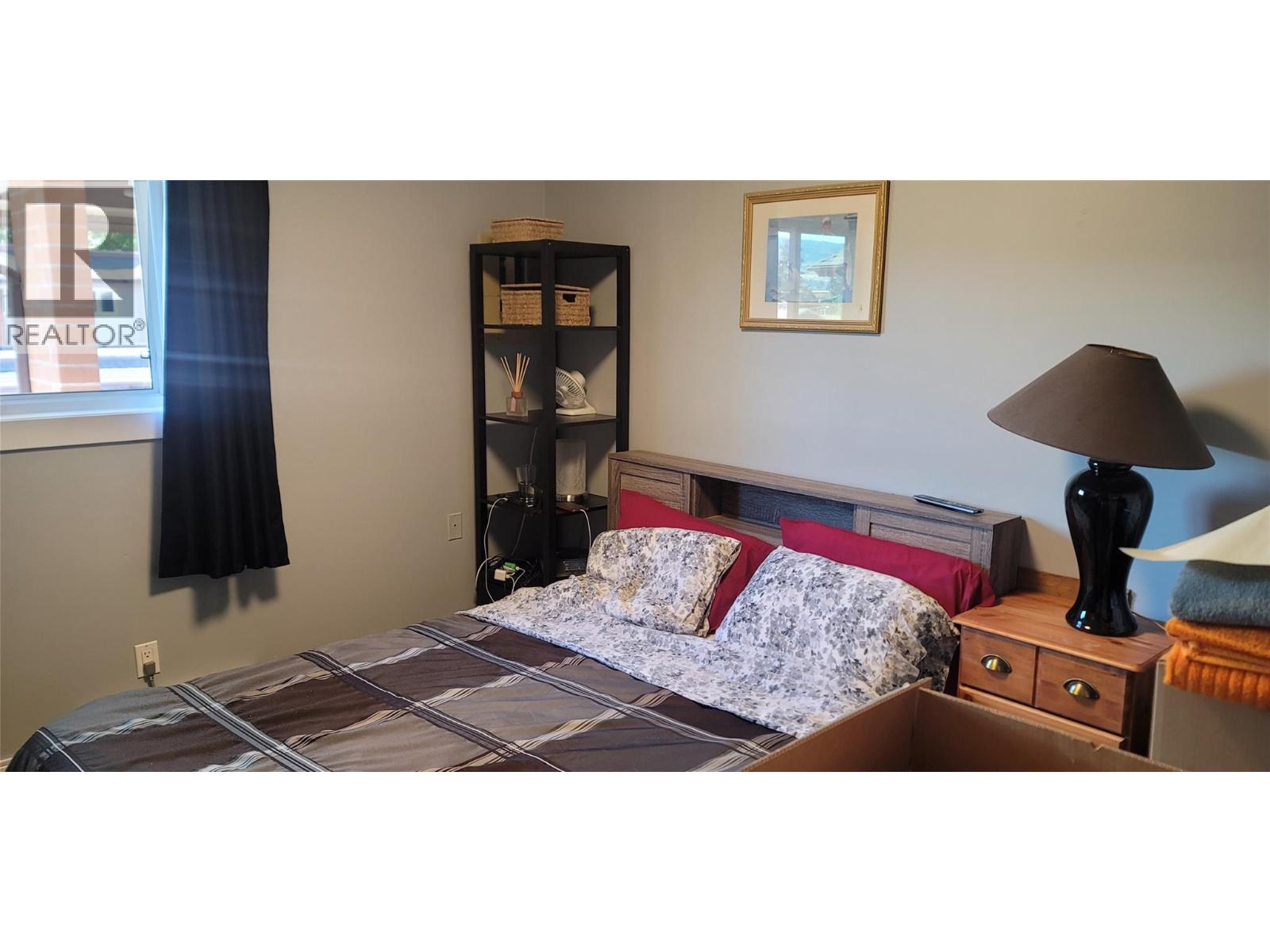 211 240 McIntosh Road, Kelowna