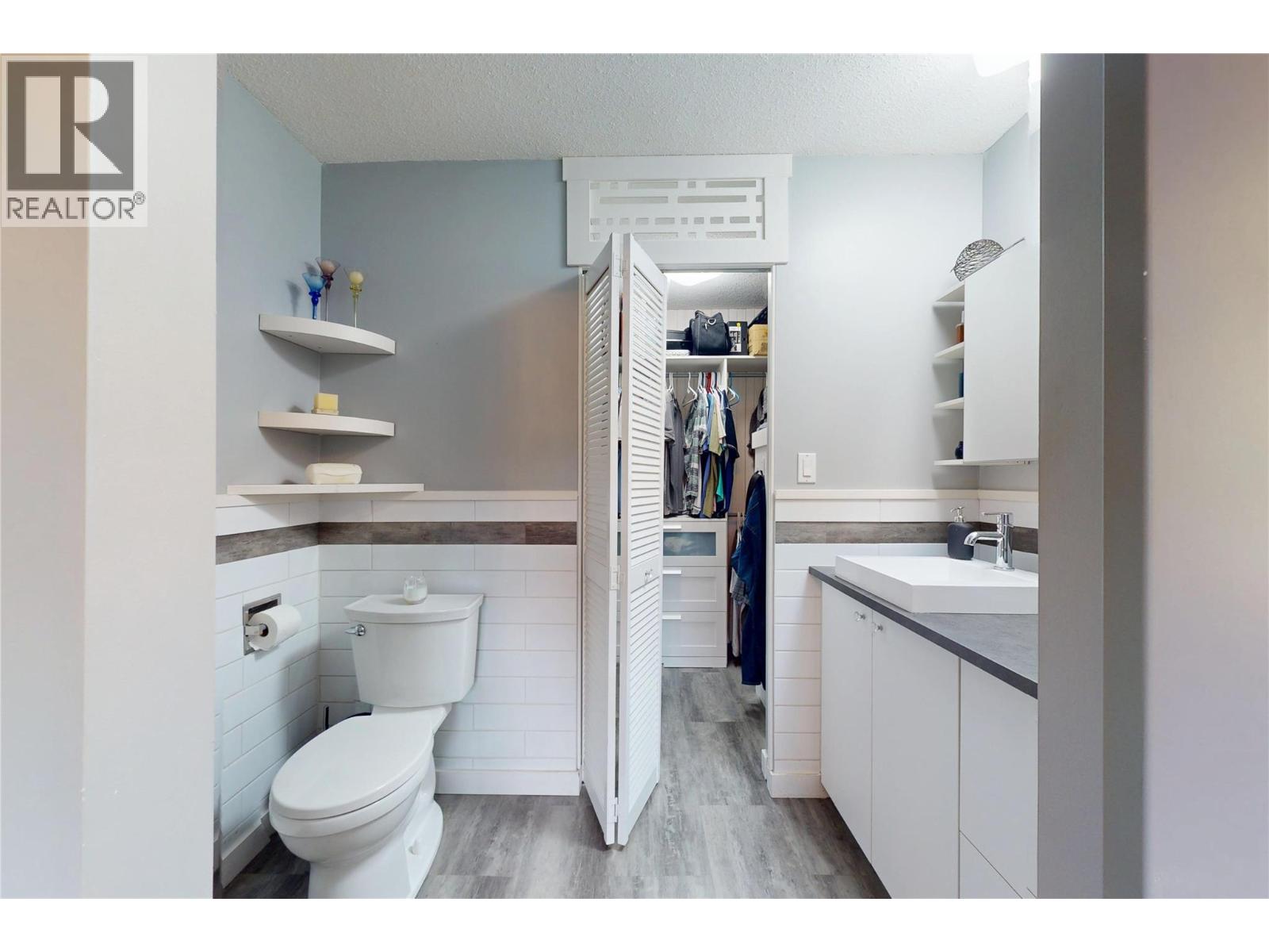 211 240 McIntosh Road, Kelowna