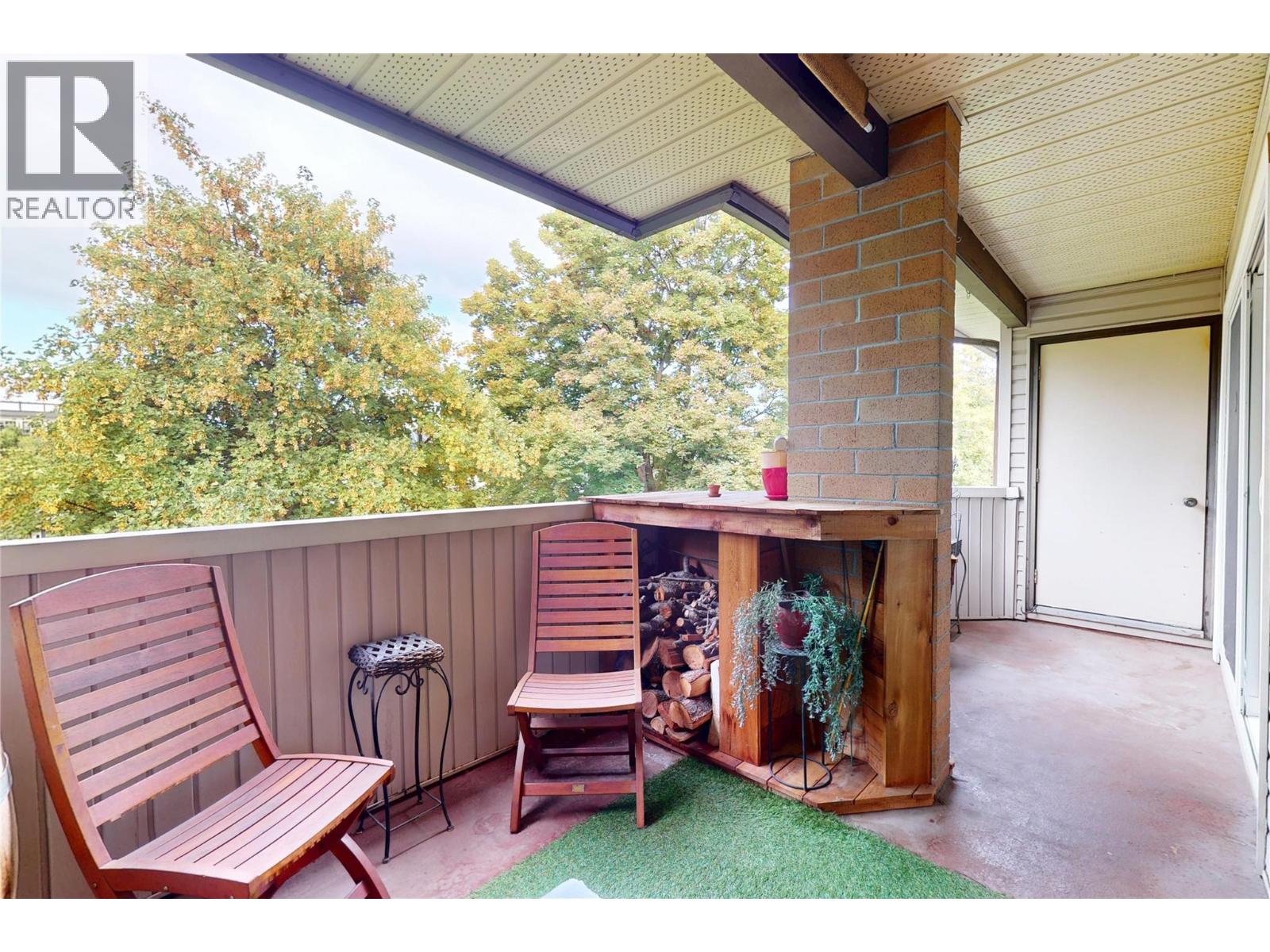 211 240 McIntosh Road, Kelowna