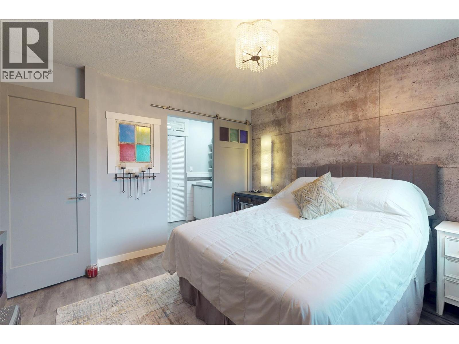 211 240 McIntosh Road, Kelowna