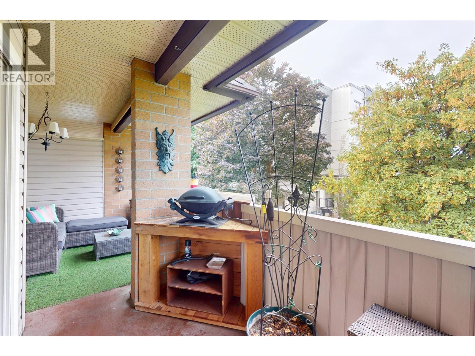 211 240 McIntosh Road, Kelowna