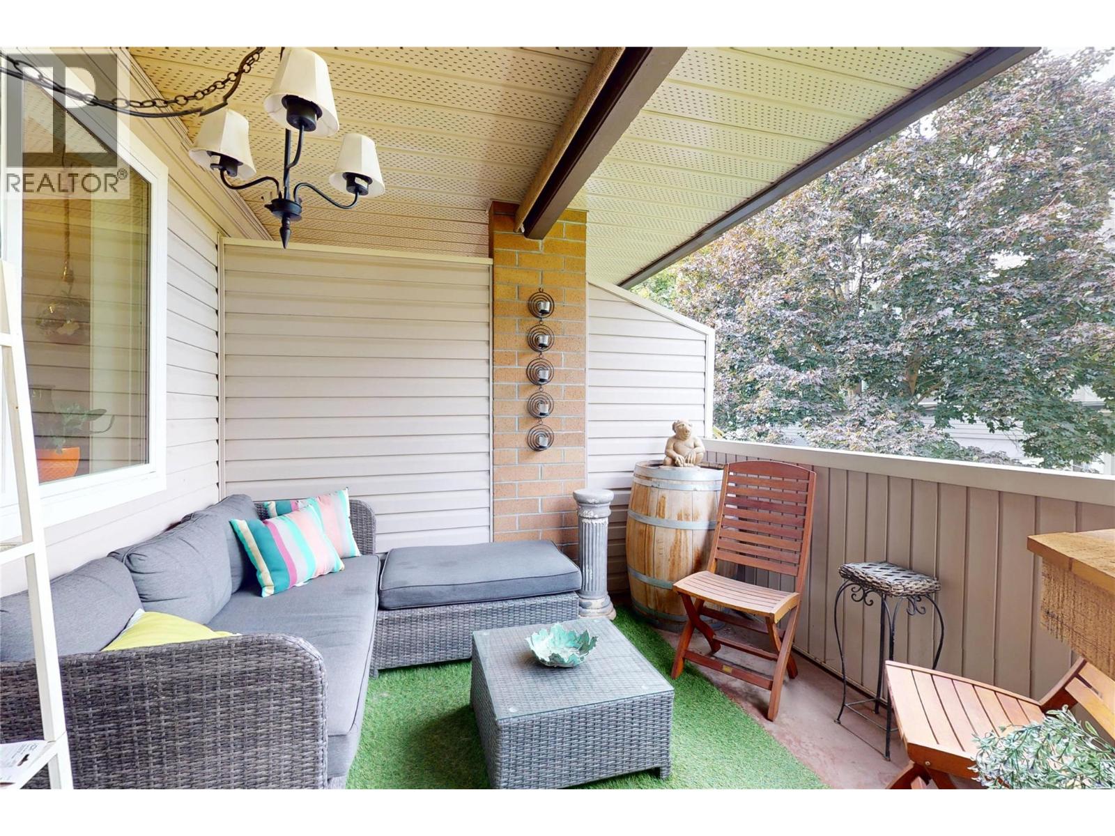 211 240 McIntosh Road, Kelowna