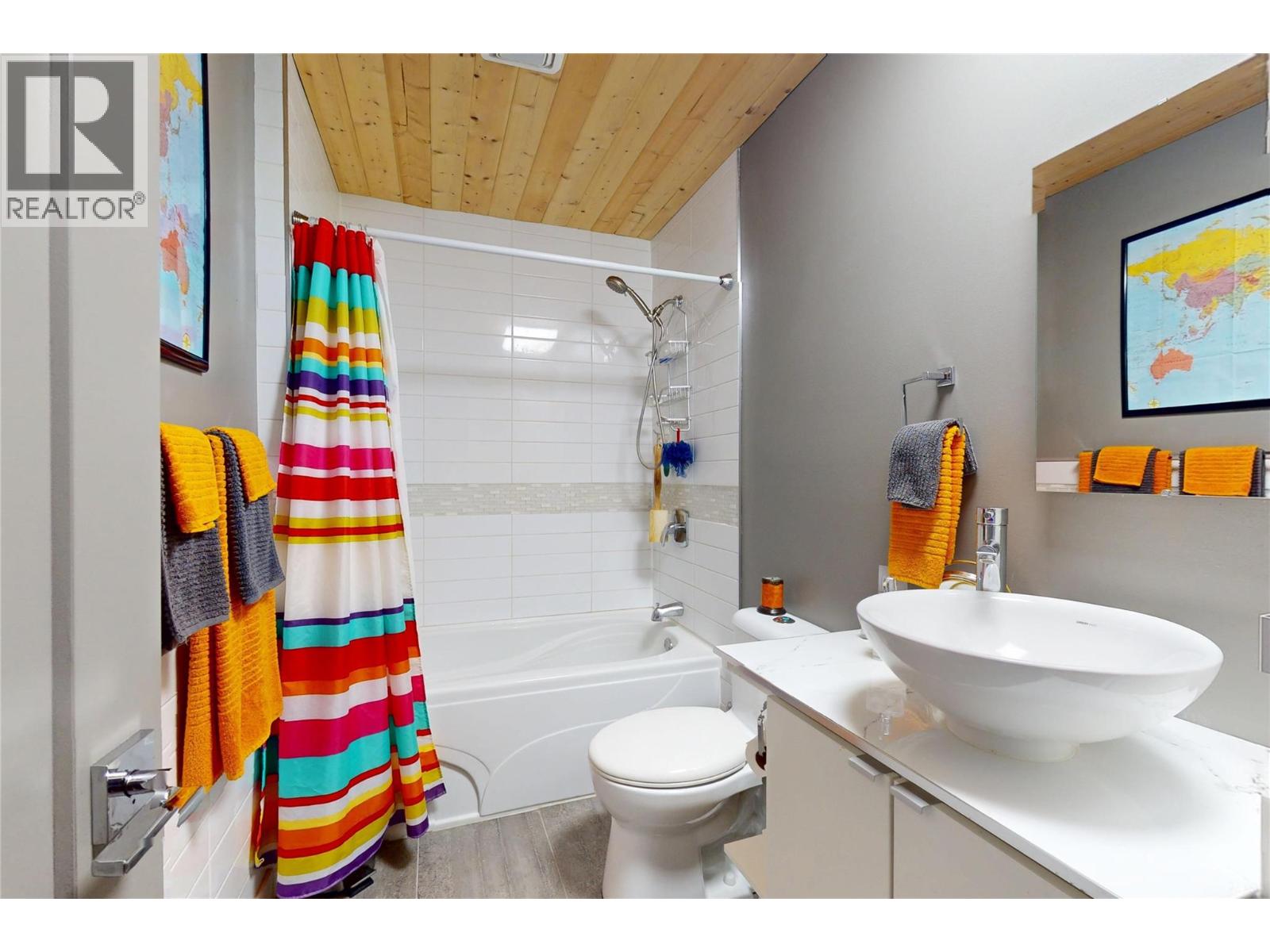 211 240 McIntosh Road, Kelowna