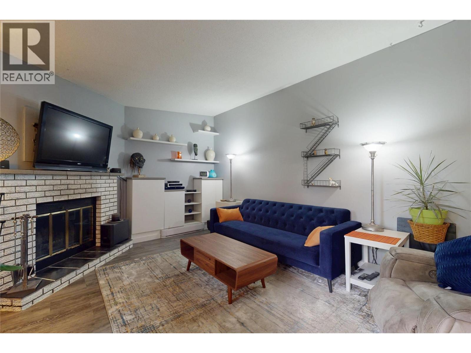 211 240 McIntosh Road, Kelowna