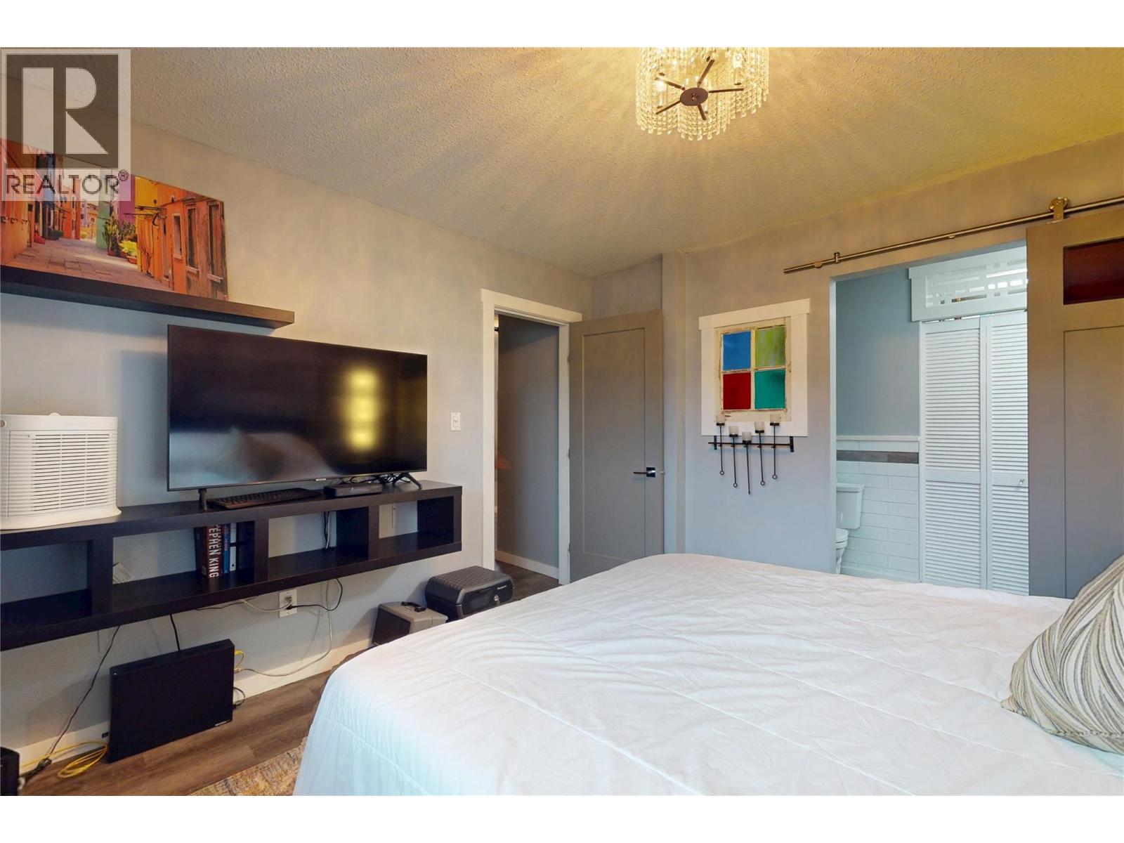 211 240 McIntosh Road, Kelowna