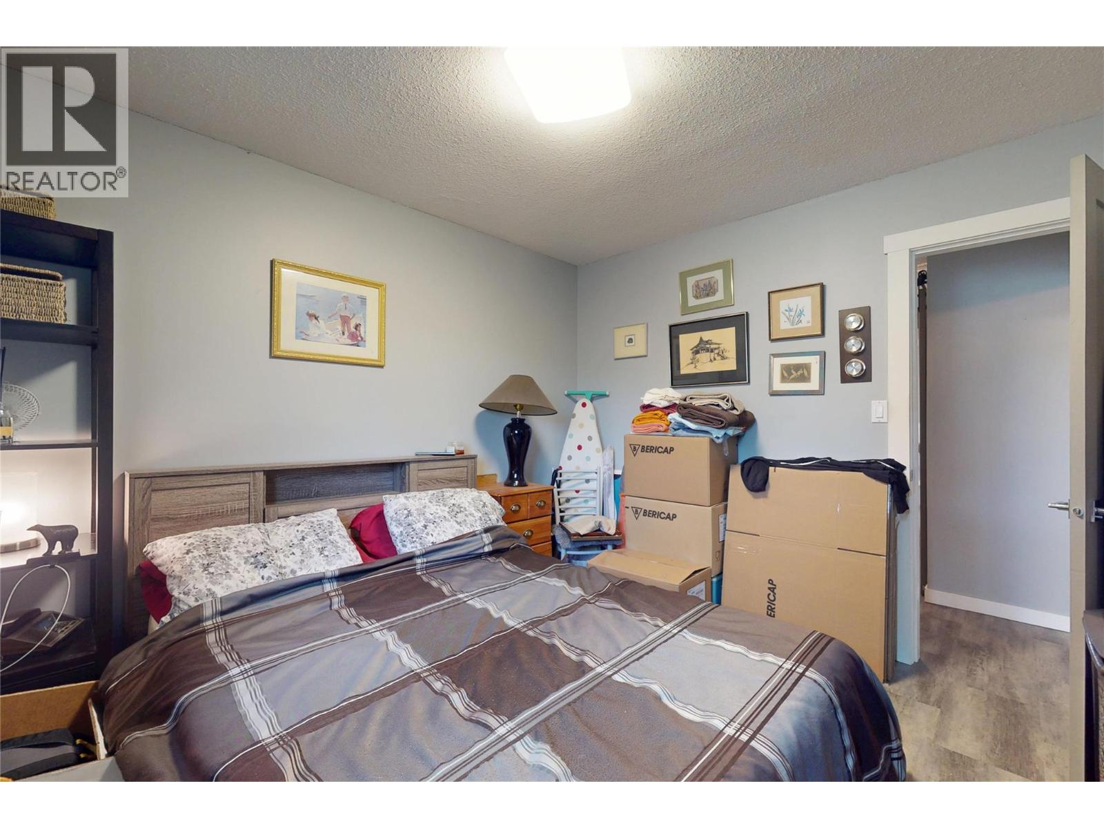 211 240 McIntosh Road, Kelowna