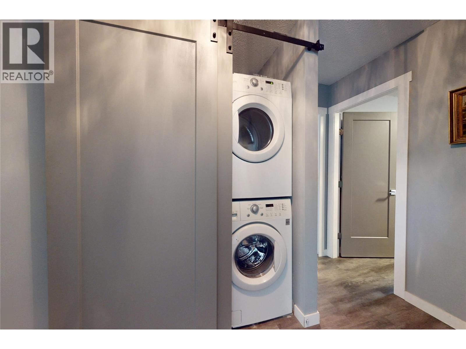 211 240 McIntosh Road, Kelowna