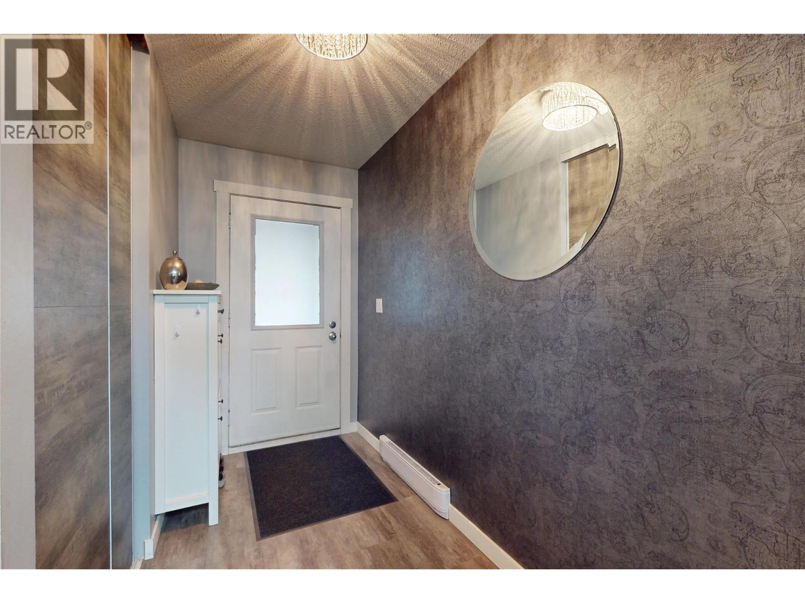 211 240 McIntosh Road, Kelowna