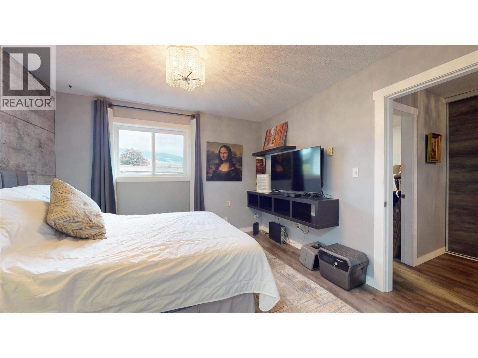 211 240 McIntosh Road, Kelowna