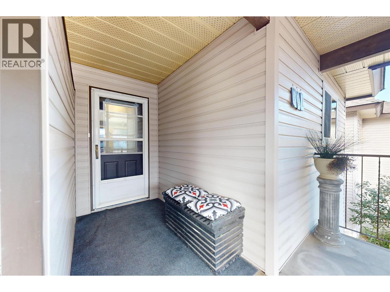 211 240 McIntosh Road, Kelowna