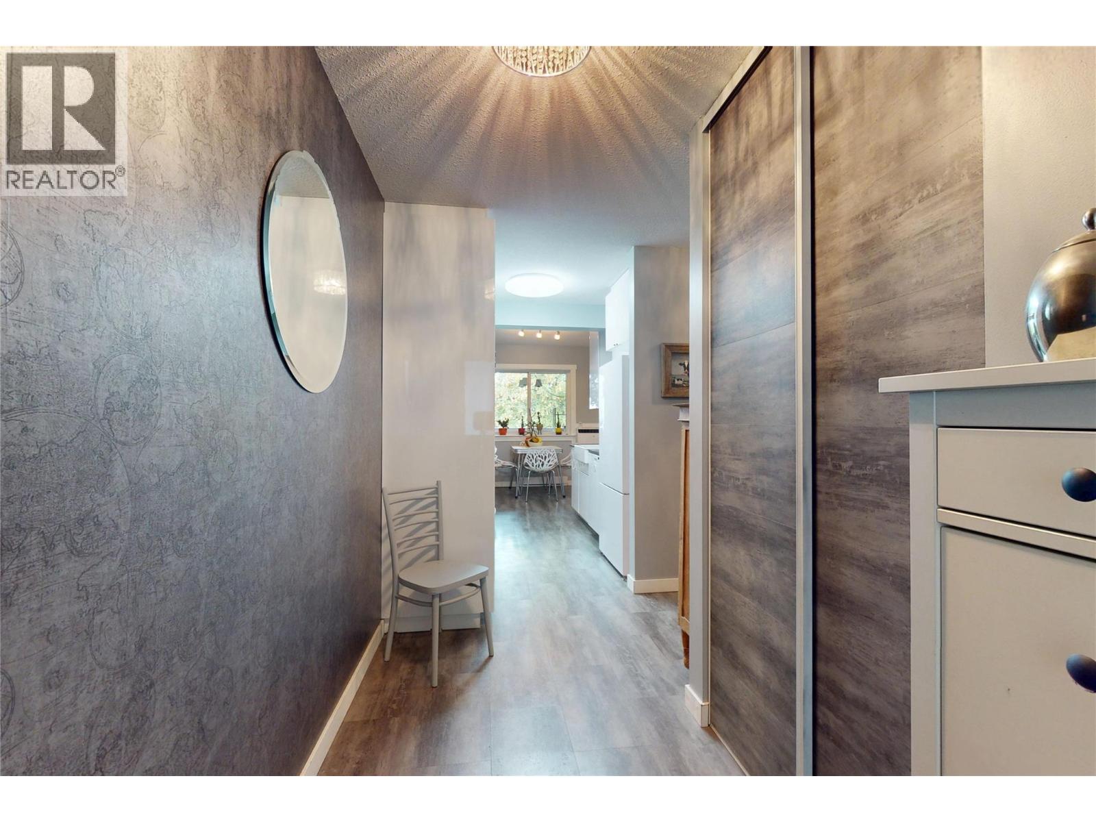 211 240 McIntosh Road, Kelowna