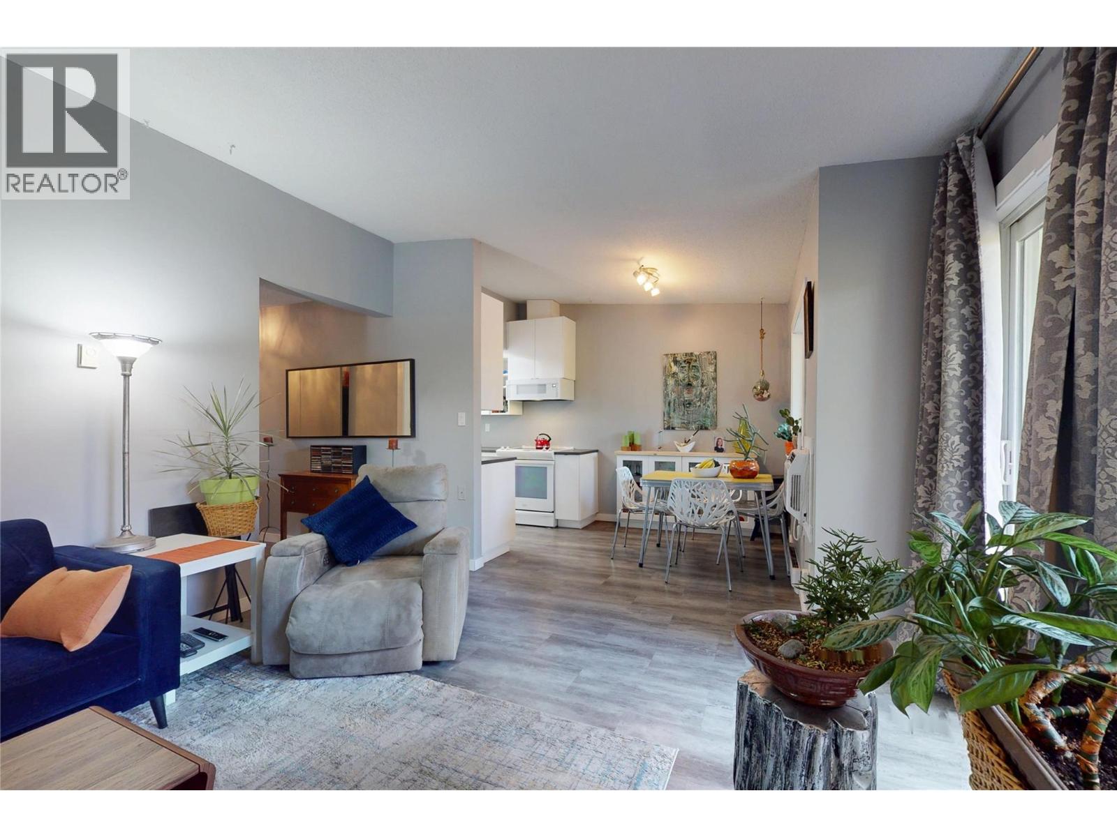 211 240 McIntosh Road, Kelowna