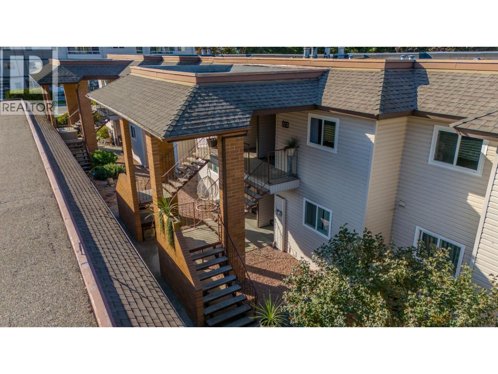211 240 McIntosh Road, Kelowna