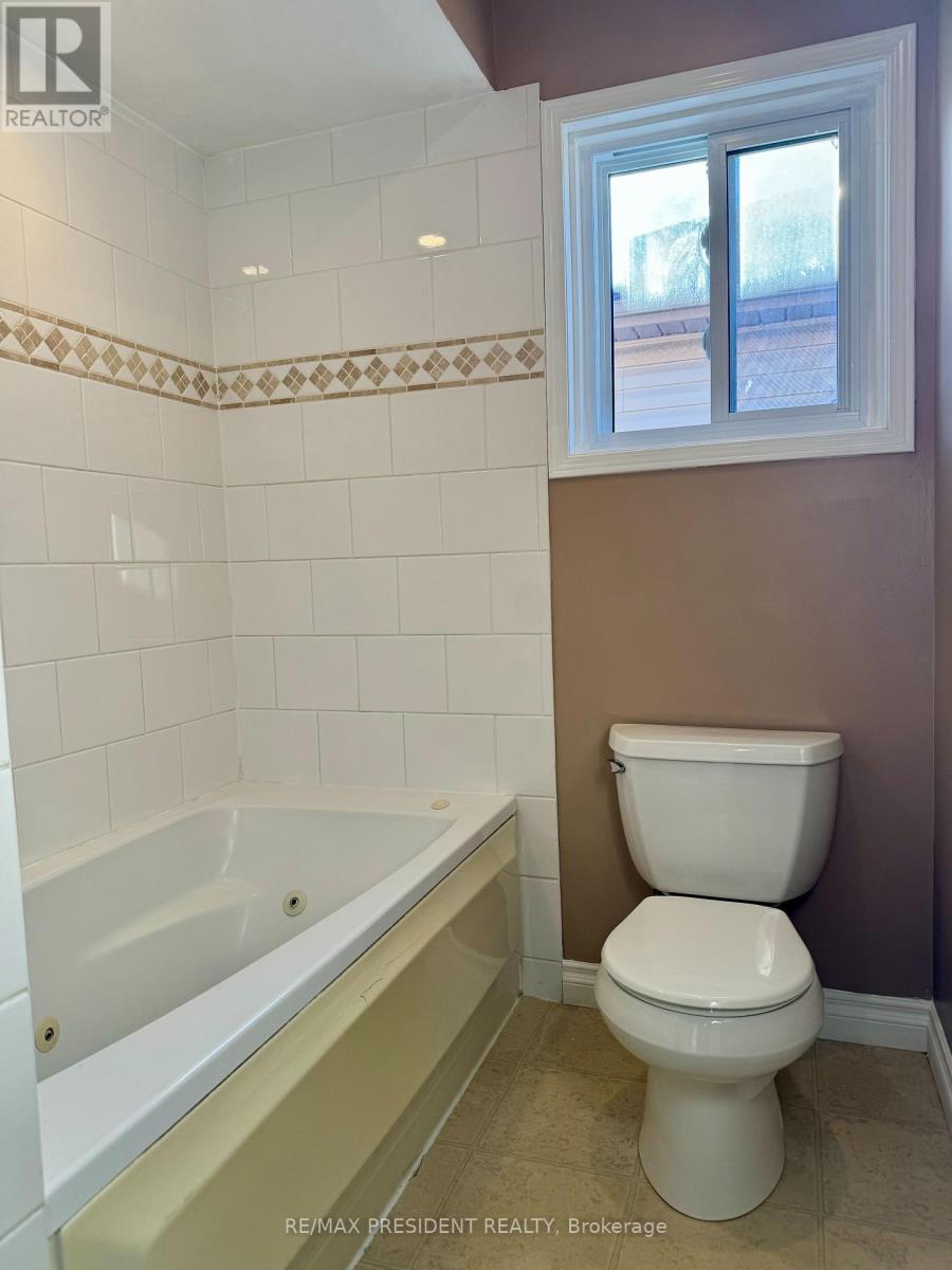 Single Family House for Sale in  NECTARINE CRESCENT Brampton (Westgate) 