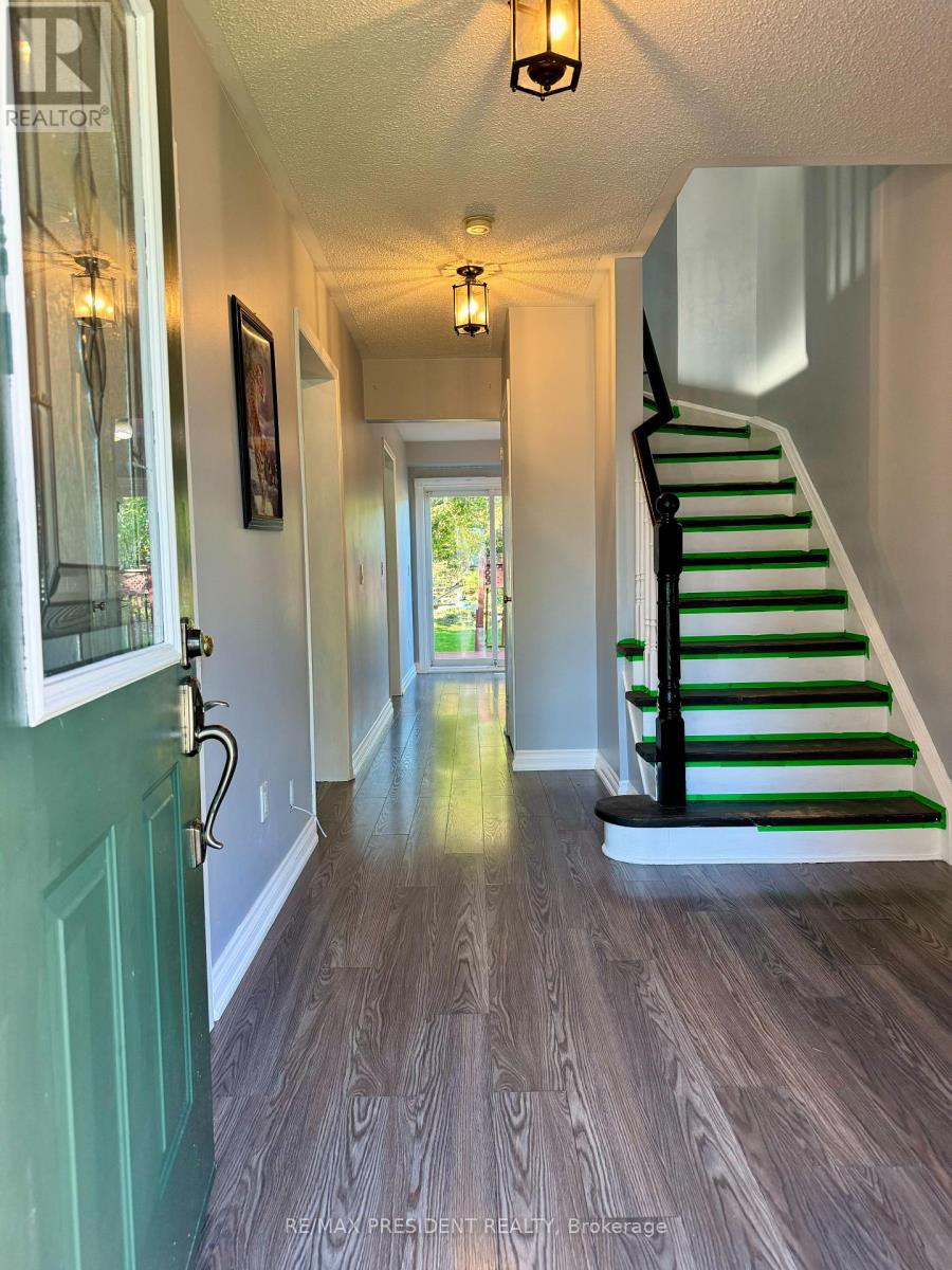 Single Family House for Sale in  NECTARINE CRESCENT Brampton (Westgate) 