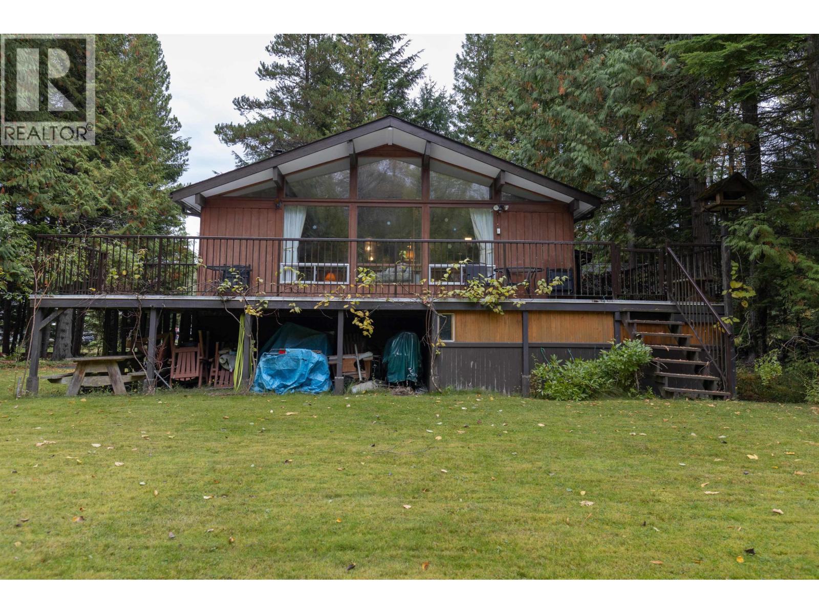2029 CHURCHILL Drive, Terrace