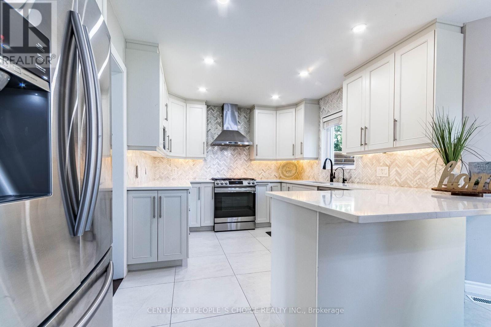 Single Family House for Sale in  CUNDLES ROAD W Barrie (Northwest) 