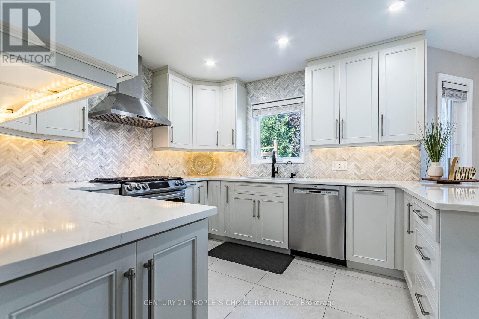 Single Family House for Sale in  CUNDLES ROAD W Barrie (Northwest) 