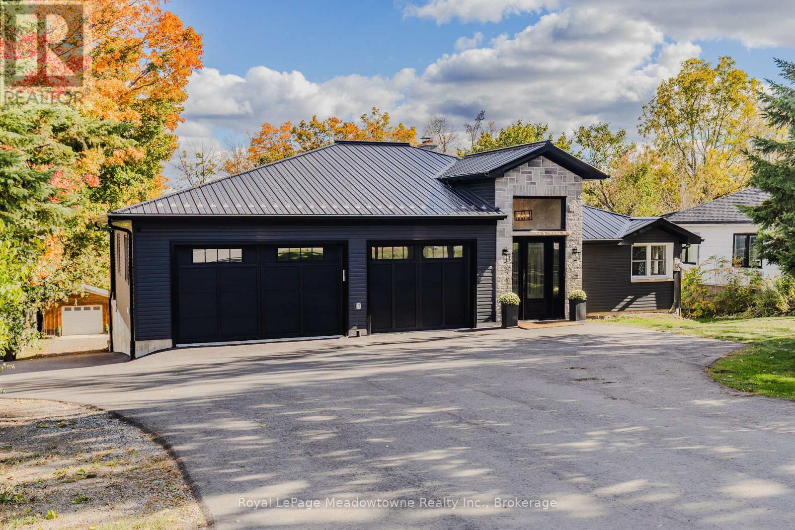 2632 LAKEFIELD ROAD