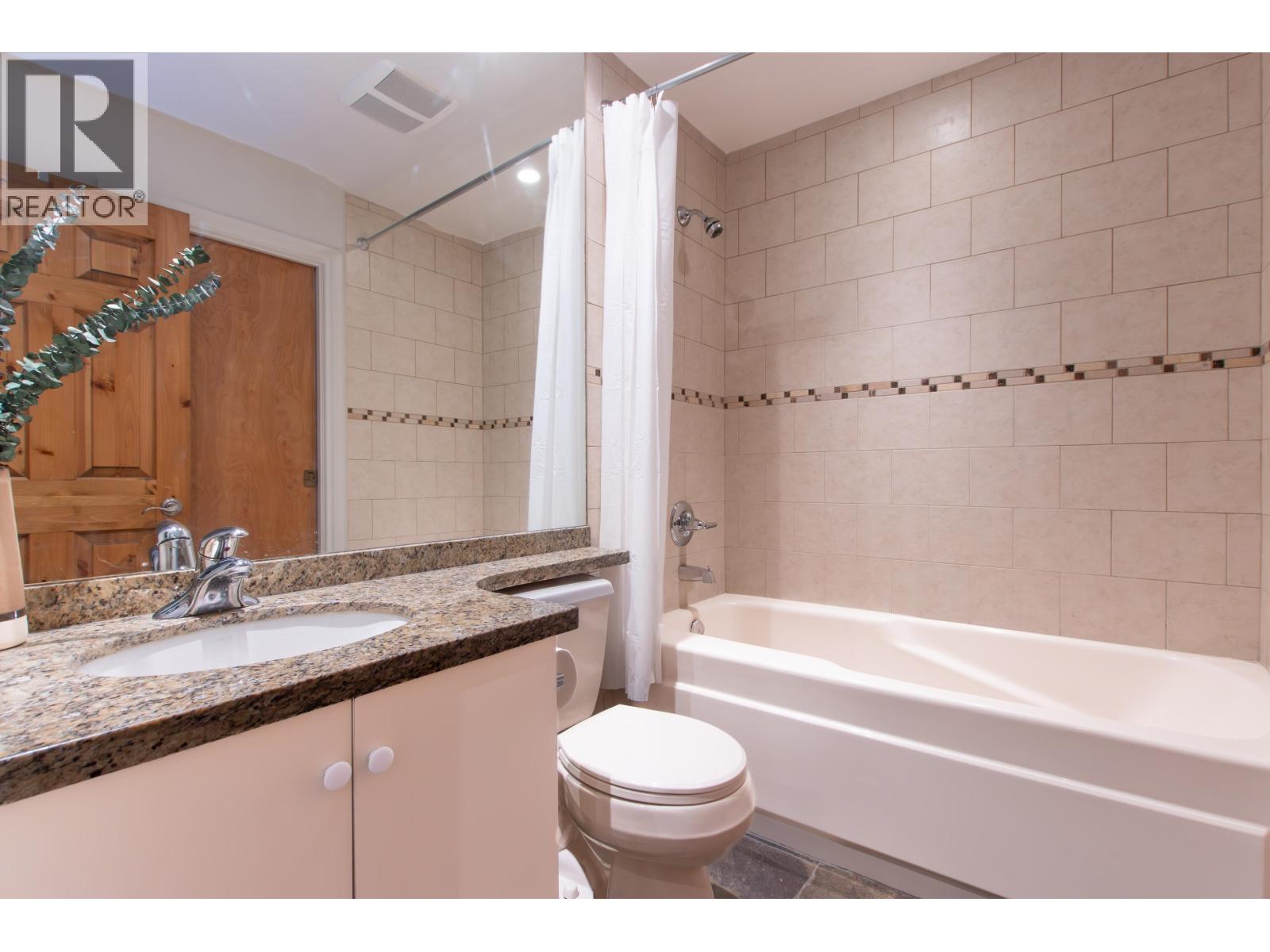 302 3050 HILLCREST DRIVE, Whistler