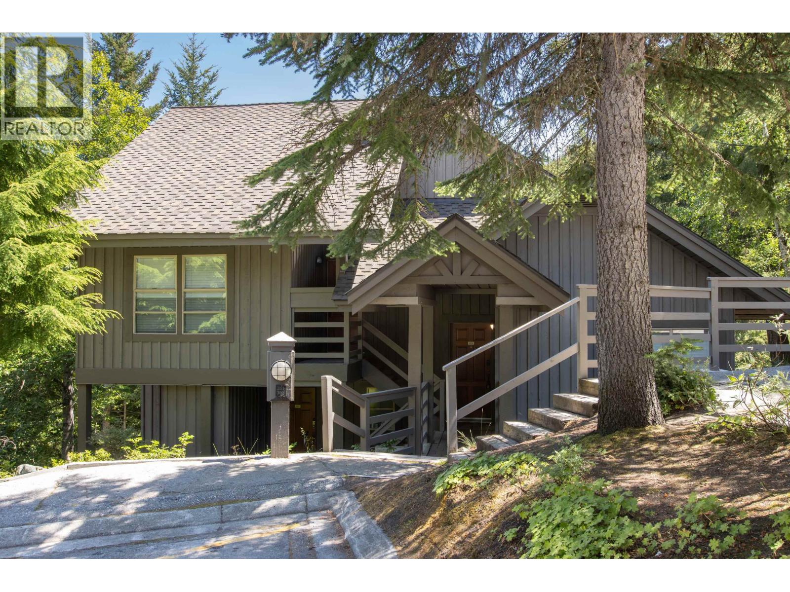 302 3050 HILLCREST DRIVE, Whistler