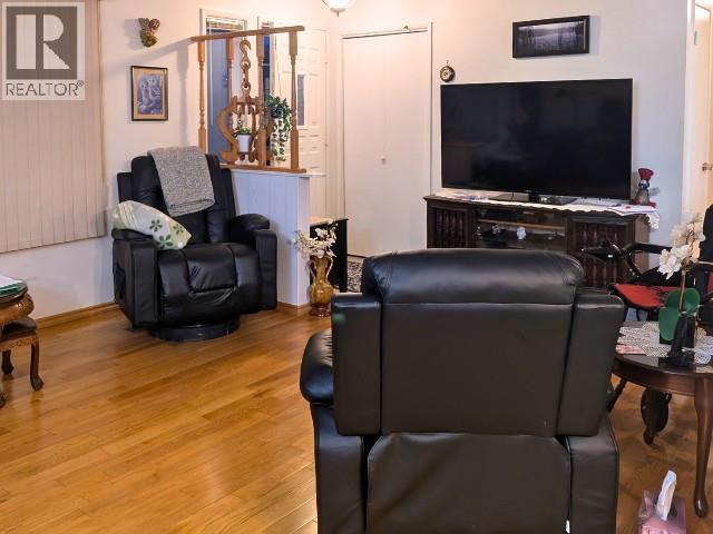  5828 Columbia Street, Oliver