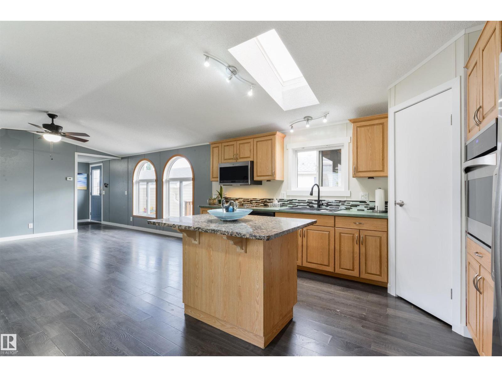 2809 Lakeside Cres NW NW, Edmonton