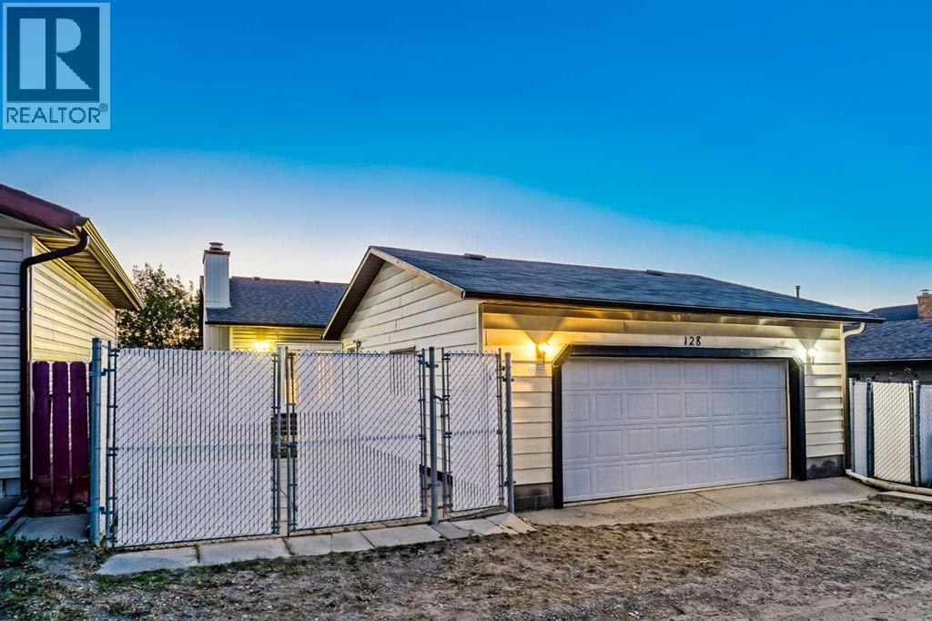 Single Family House Bungalow for Sale in  Bermuda Drive NW Beddington Heights Calgary 