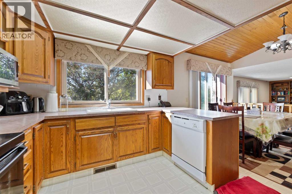 Single Family House for Sale in  Castleglen Court NE Castleridge Calgary 