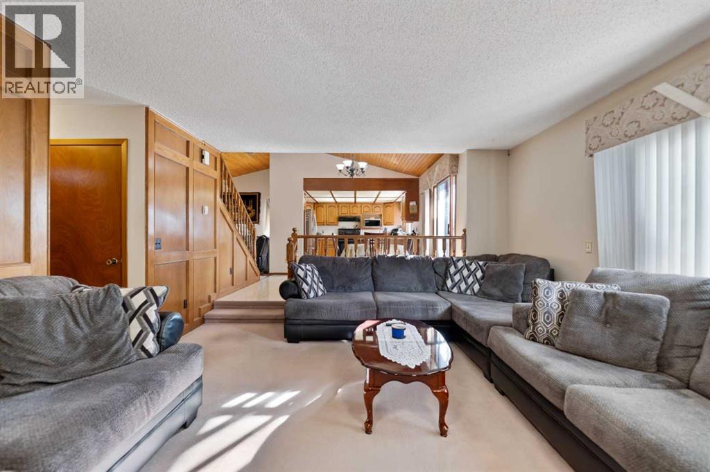 Single Family House for Sale in  Castleglen Court NE Castleridge Calgary 