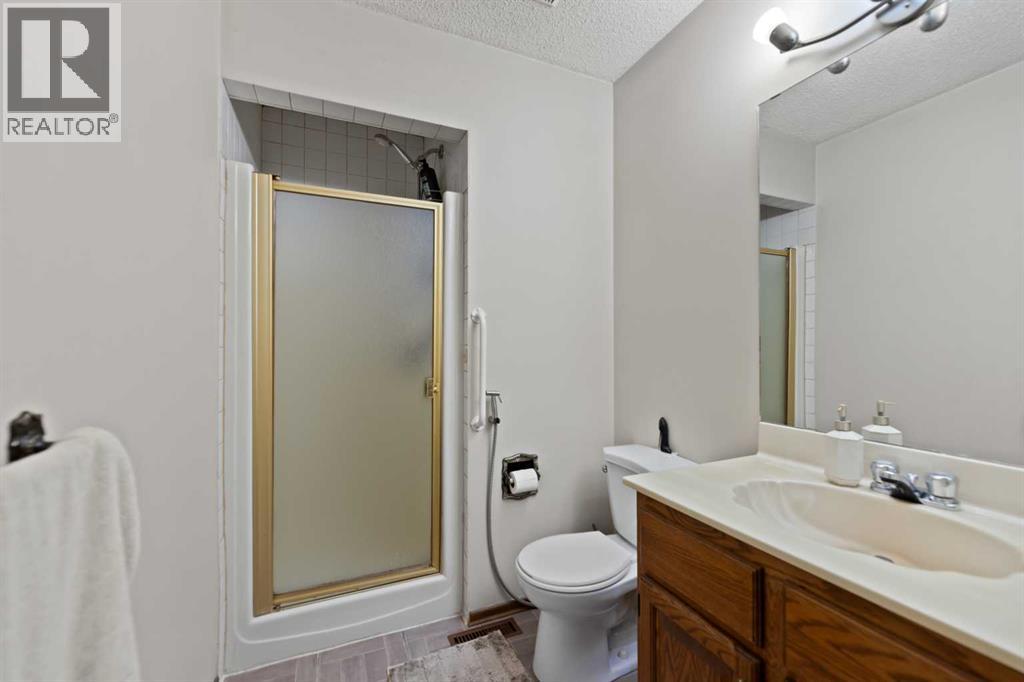 Single Family House for Sale in  Castleglen Court NE Castleridge Calgary 
