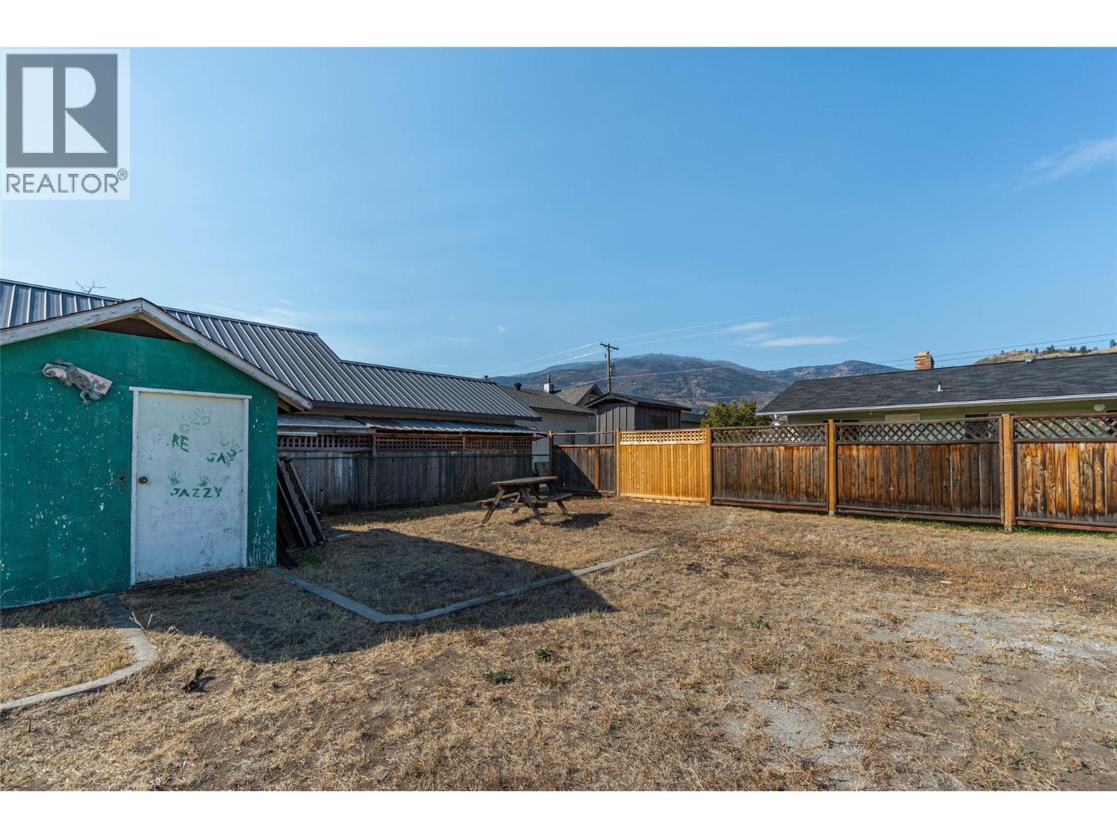  5845 Okanagan Street, Oliver