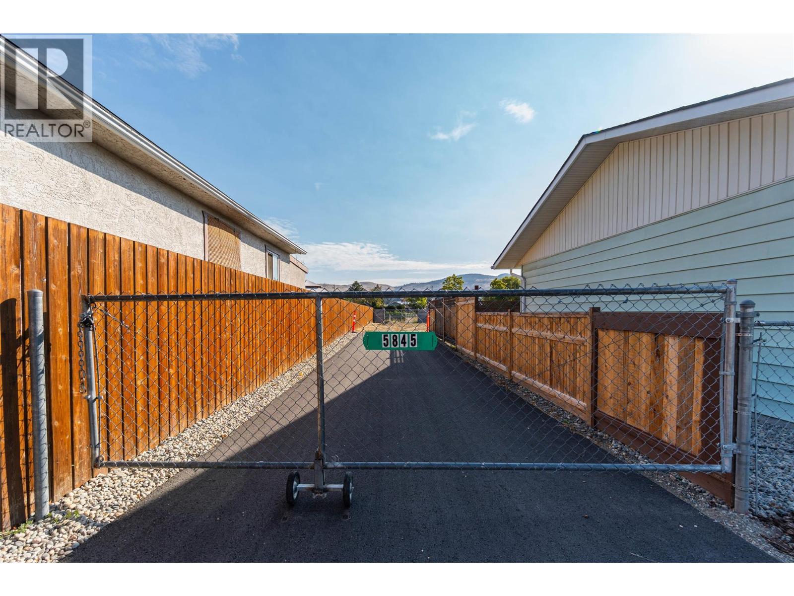  5845 Okanagan Street, Oliver