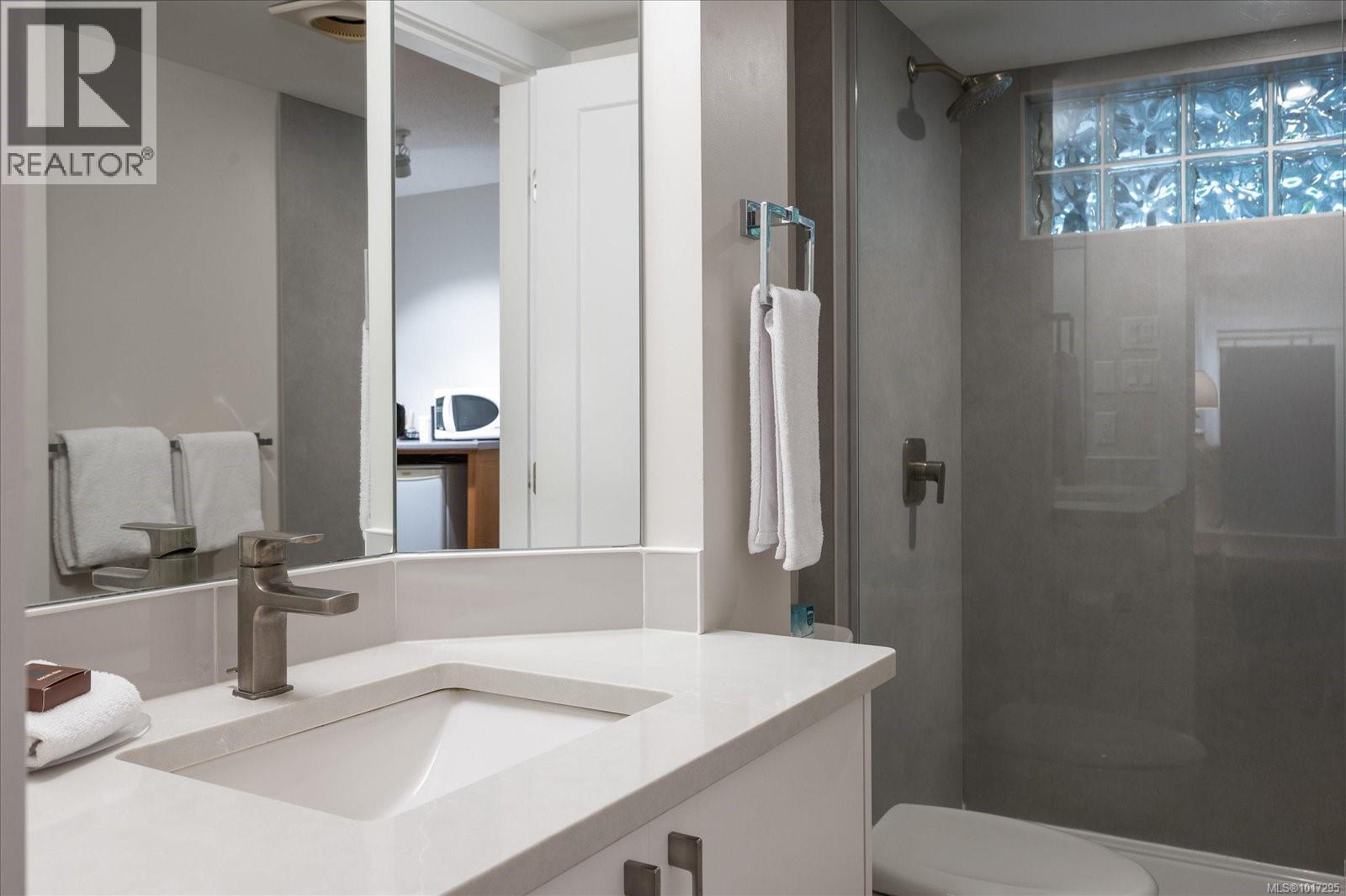 712 1600 Stroulger Rd, Nanoose Bay