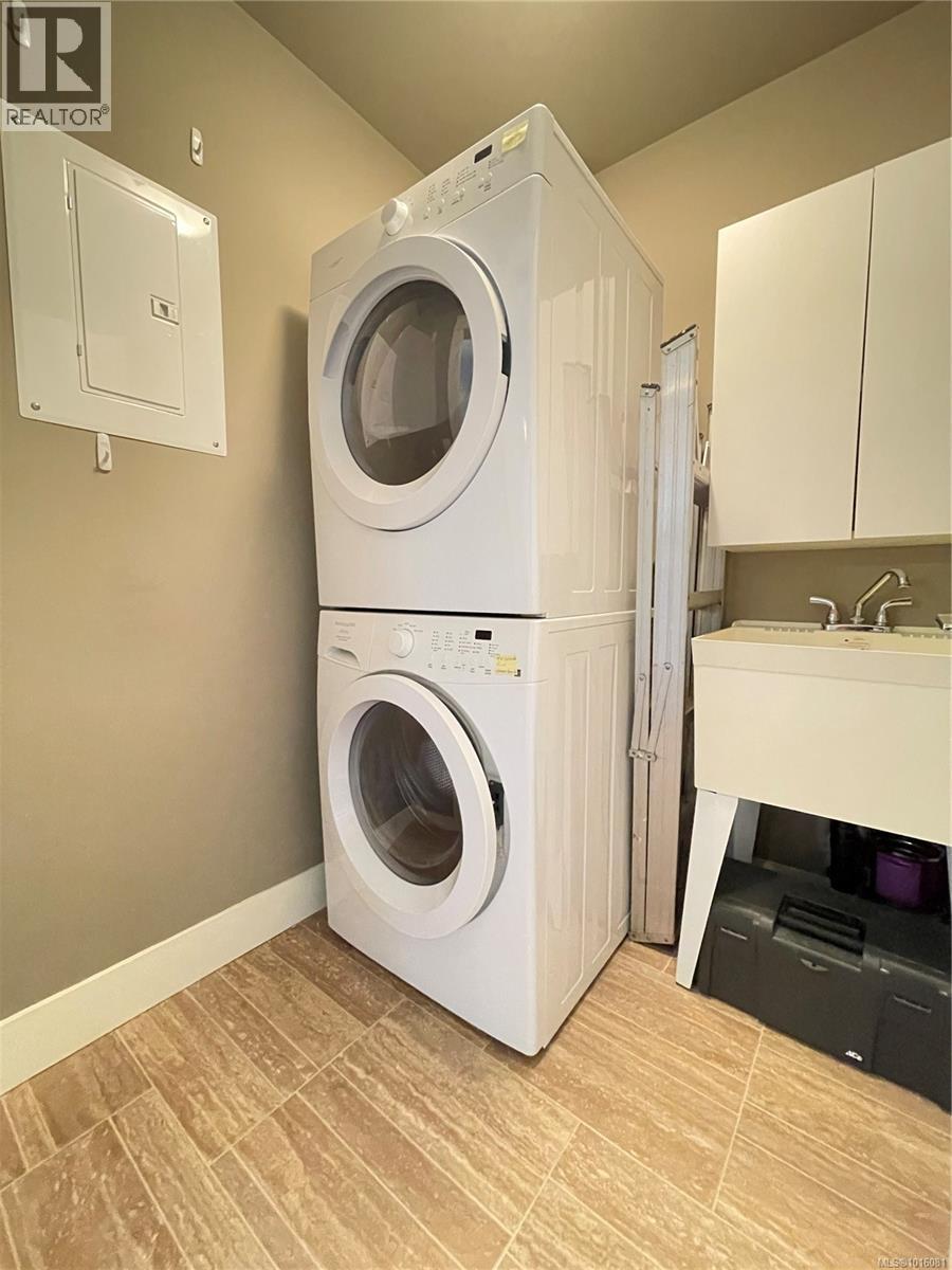 405 740 TRAVINO Lane, Saanich