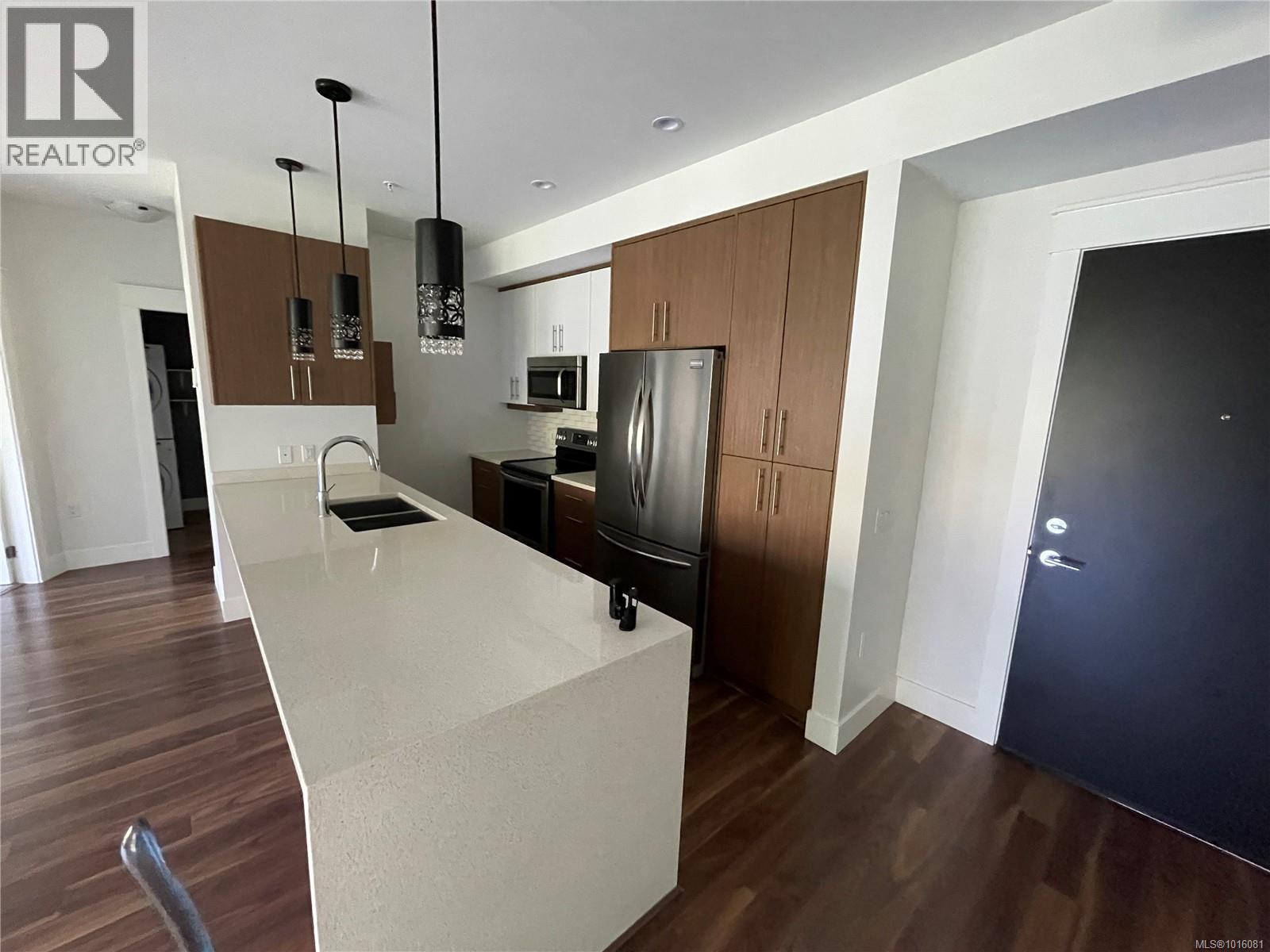 405 740 TRAVINO Lane, Saanich