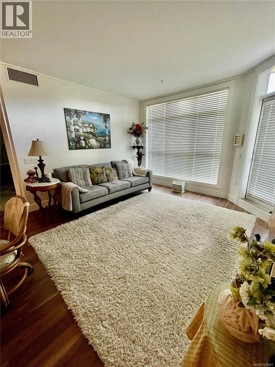 405 740 TRAVINO Lane, Saanich