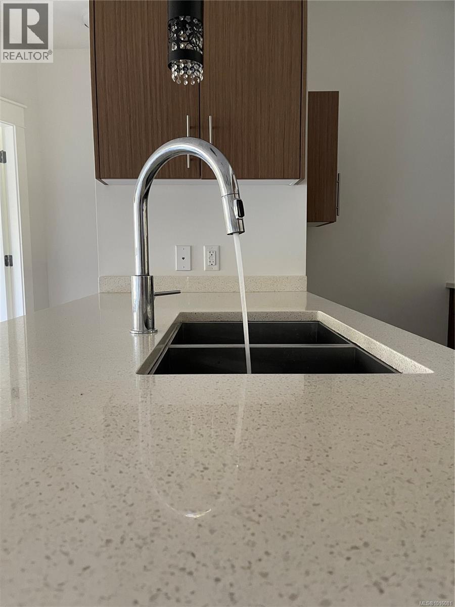405 740 TRAVINO Lane, Saanich