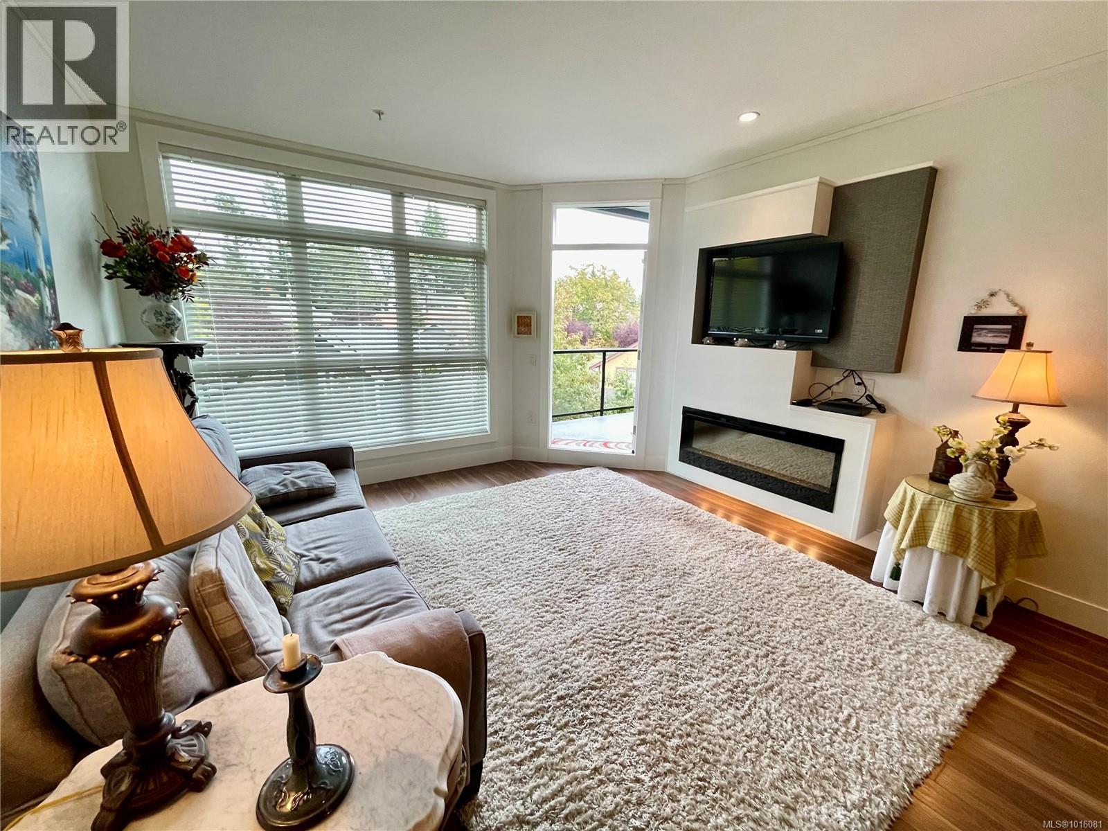 405 740 TRAVINO Lane, Saanich