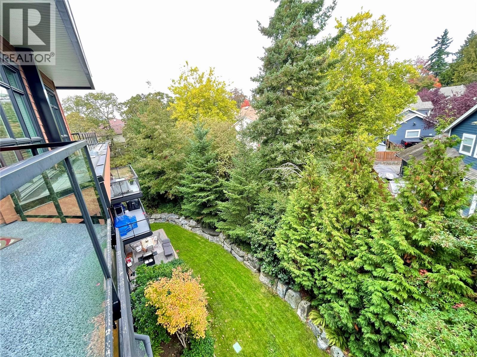 405 740 TRAVINO Lane, Saanich