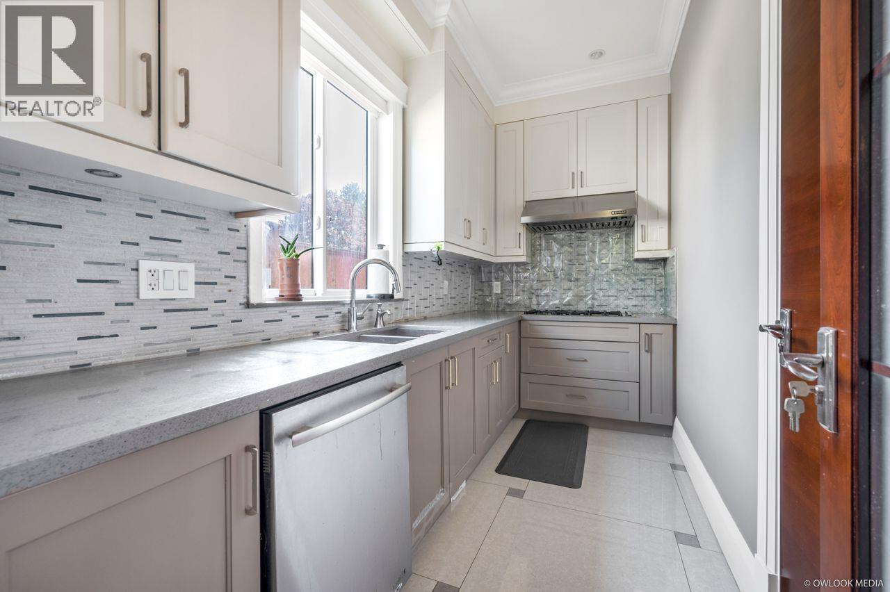 6571 LYNAS Lane, Richmond