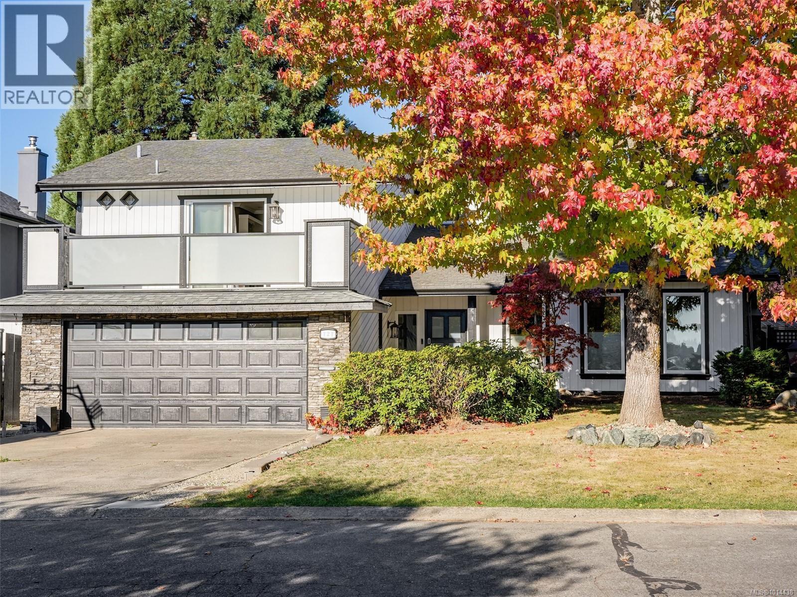  727 Paskin Way, Saanich