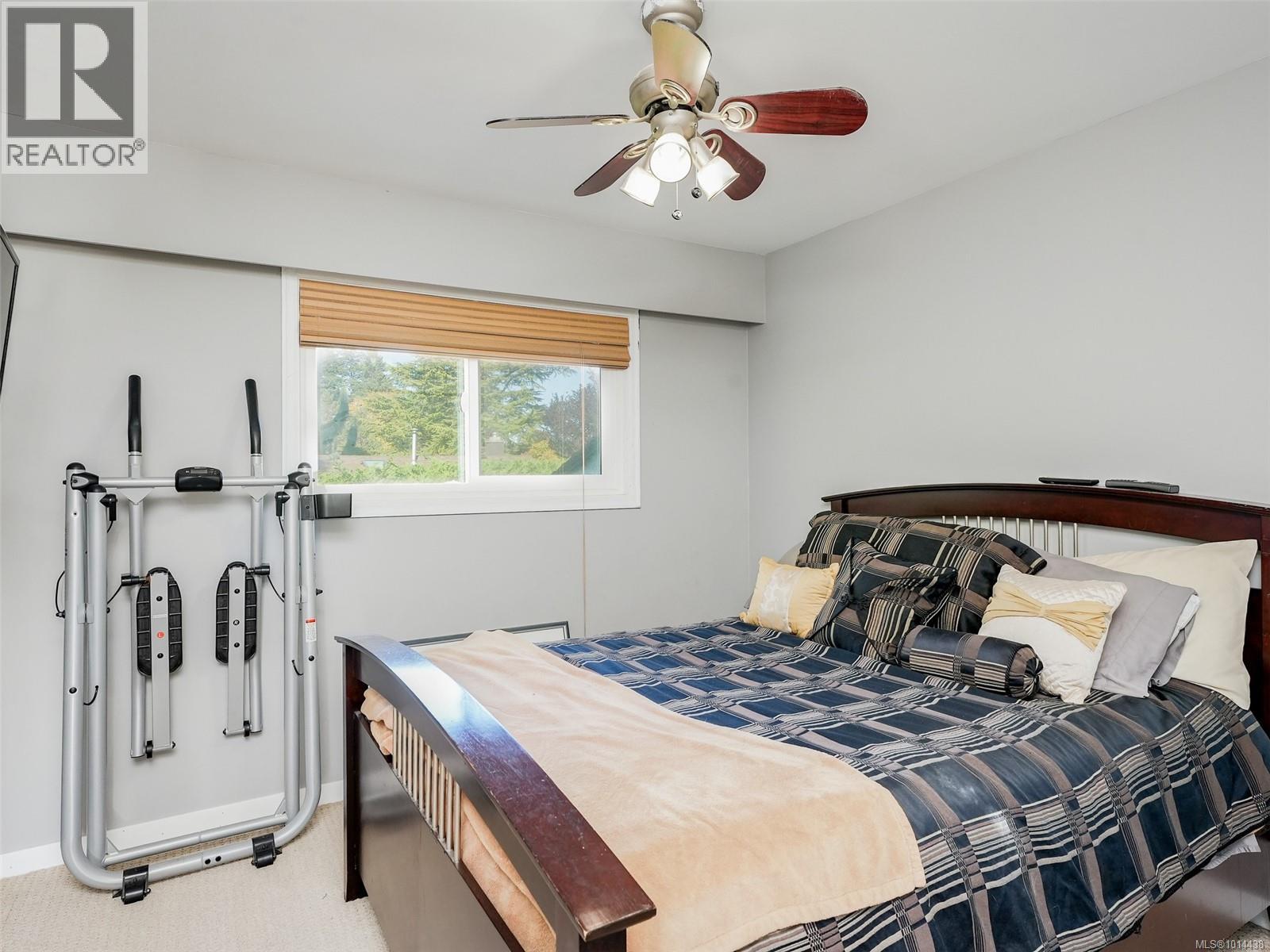  727 Paskin Way, Saanich
