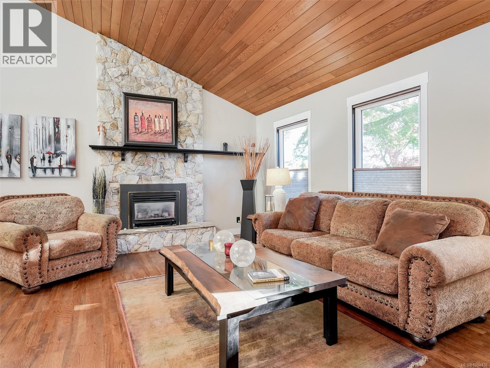  727 Paskin Way, Saanich