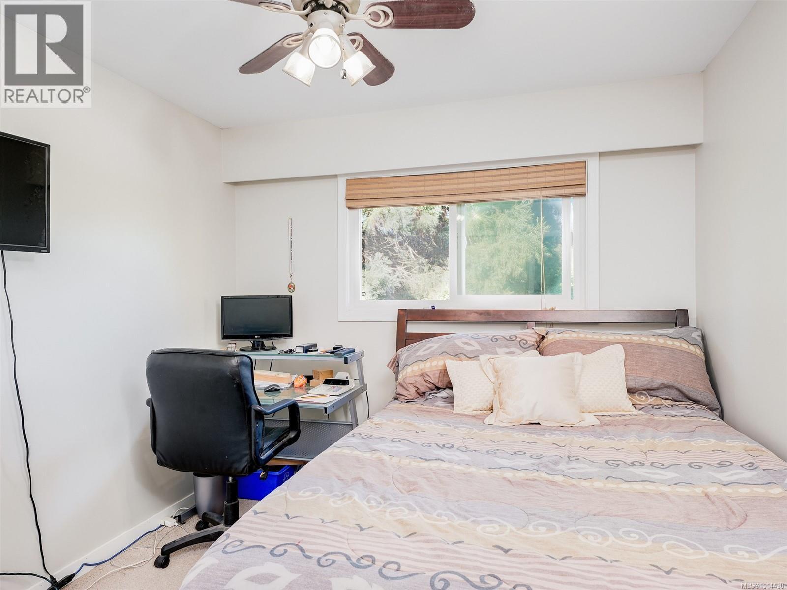  727 Paskin Way, Saanich